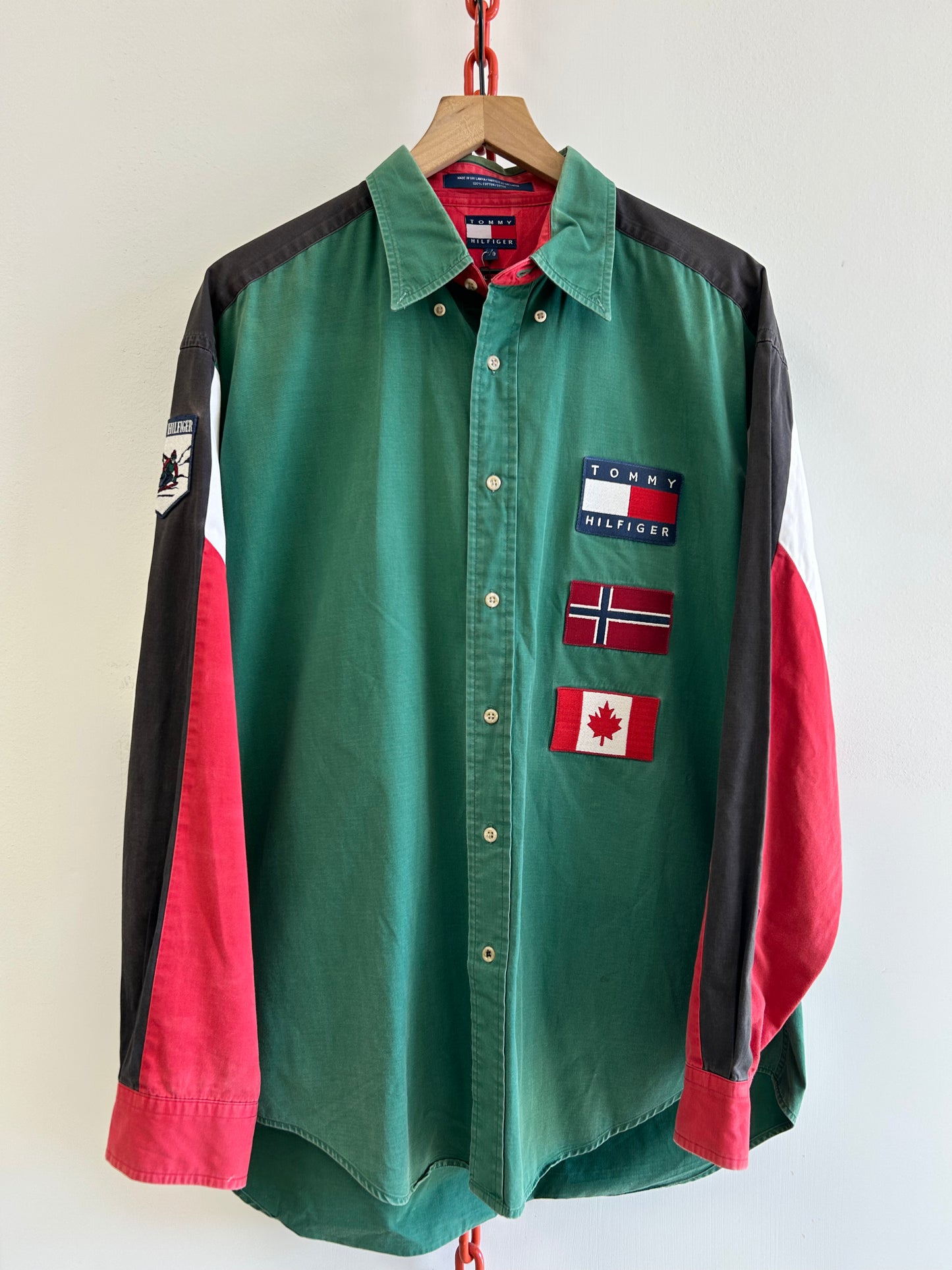 Tommy Hilfiger patch button down shirt (L)